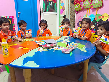 Lower Kndergarten LKG school in Indirapuram